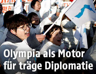 Südkoreaner mit Vereinigungsflaggen