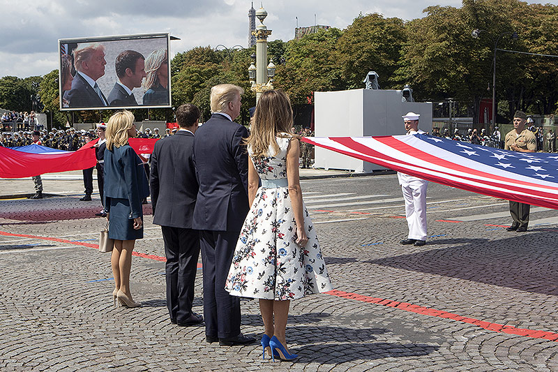 © APA/AFP/Stephen Crowley Emmanuel Macron, Brigitte Macron, Donald Trump und Melania Trump