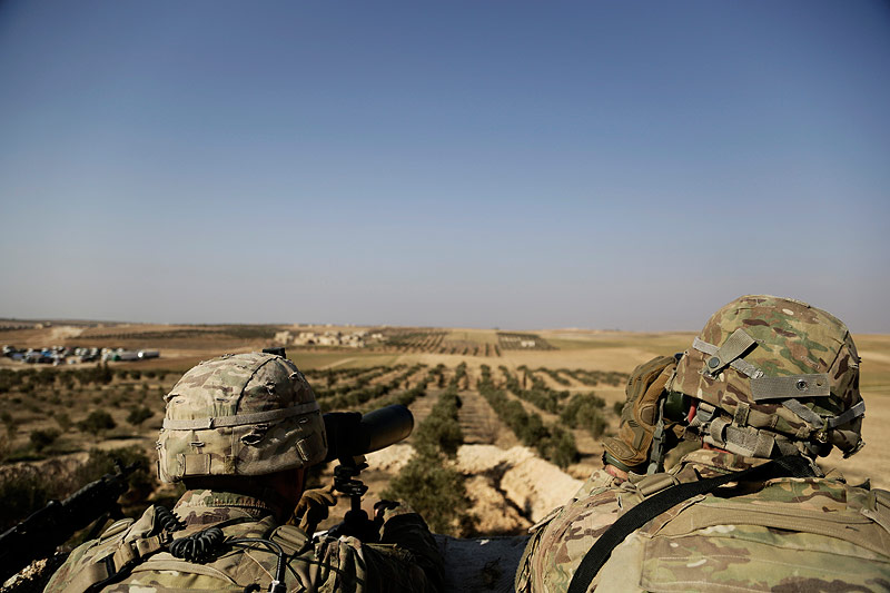 © APA/AP/Susannah George US-Soldaten beobachten die türkische Grenze