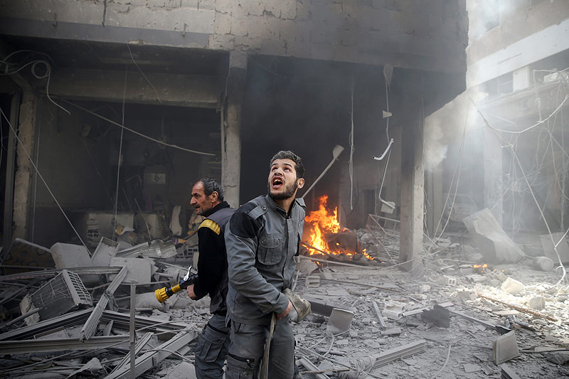 © Reuters/Bassam Khabieh Rettungskräfte in Syrien