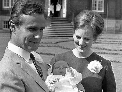 © AP Prinz Henrik von Dänemark mit Prinzessin Margarethe und Kronprinz Frederik