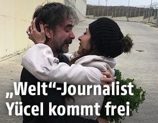 Deniz Yücel mit seiner Frau