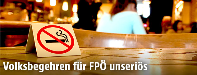 Rauchen-verboten-Schild in einem Lokal