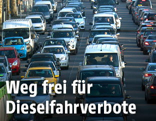 Verkehrsreiche Stra&szlig;e in Deutschland