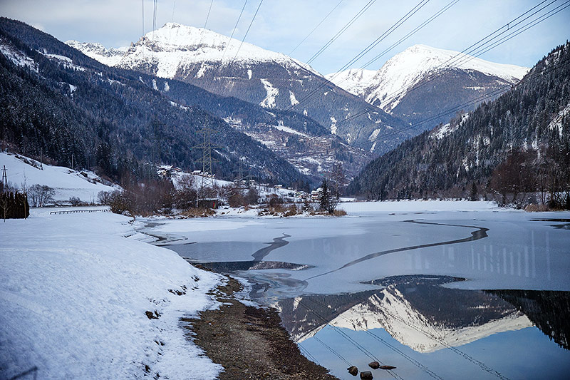 Zugefrorener See bei Gössnitz