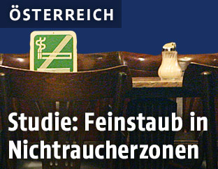Nichtraucherschild auf Tisch