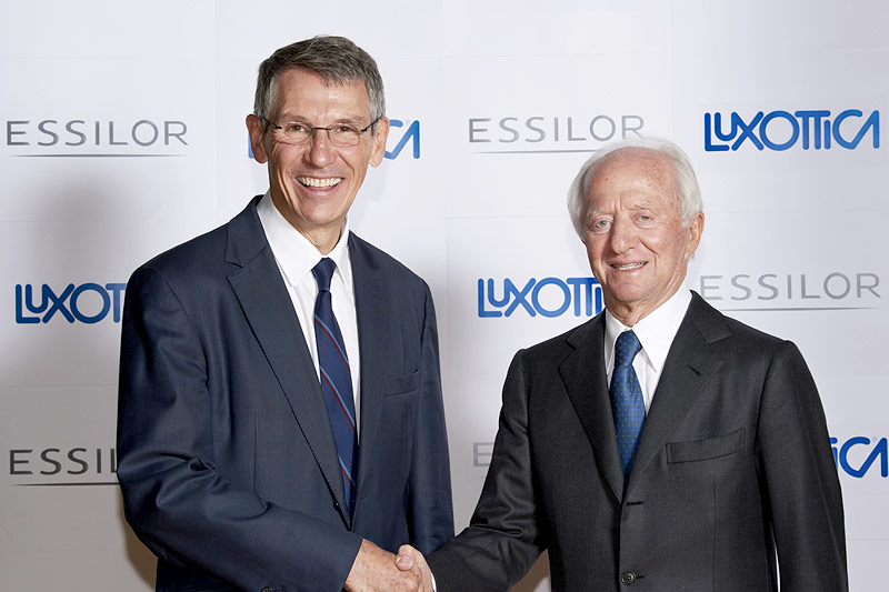 © APA/AFP/Essilor/Thierry Foulon Essilor-CEO Hubert Sagnieres und Luxottica-Gründer Leonardo del Vecchio