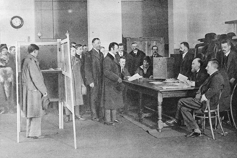 © picturedesk.com/ÖNB-Bildarchiv Wahl zur Nationalversammlung 1919