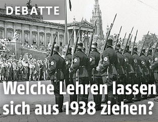 SS-Männer vor dem Parlament in Wien