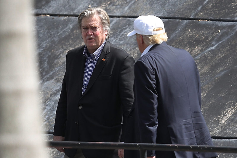 © APA/AFP/Getty Imasges North America/Joe Raedle Steve Bannon trifft Donald Trump im Jahr 2016