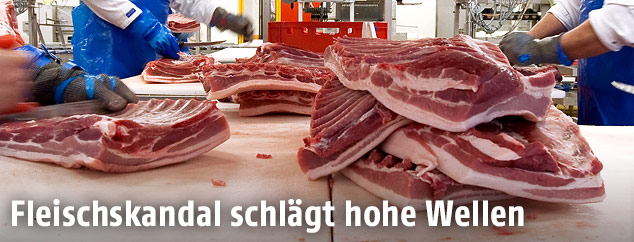 Fleisch wird verarbeitet
