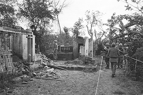© AP Amerikanische Soldaten in My Lai, Vietnam, 1970