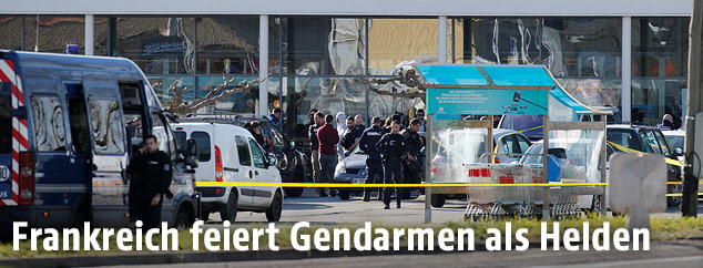 Einsatzkräfte am Tatort