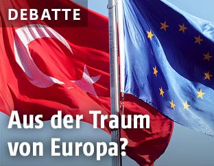 Türkische und EU-Flagge