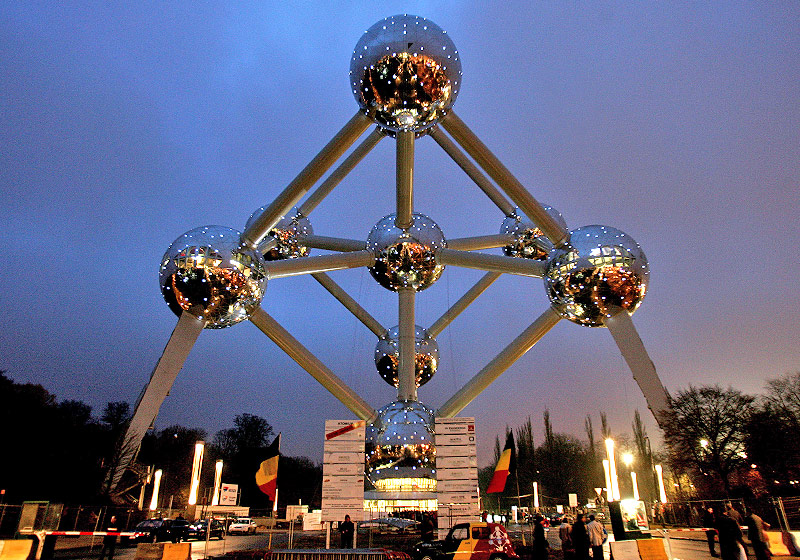 © Reuters/Francois Lenoir Beleuchtetes Brüsseler Atomium