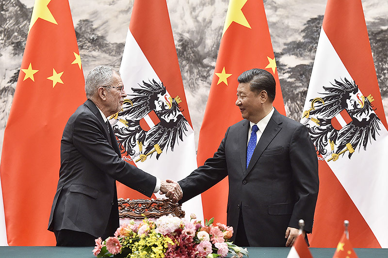 © APA/AP/KYODO NEWS/Madoka Ikegami Alexander Van der Bellen und Xi Jinping