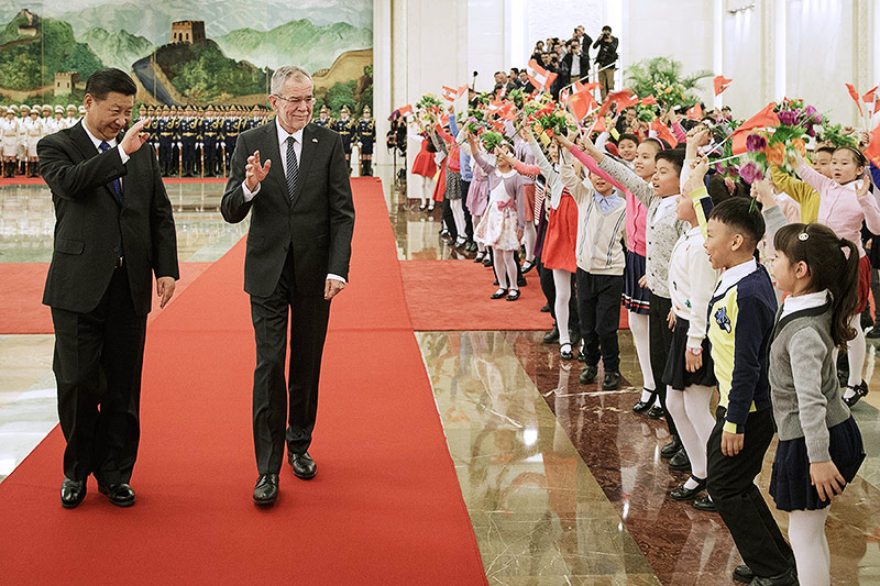 © APA/Bundesheer/Peter Lechner Alexander Van der Bellen und Xi Jinping
