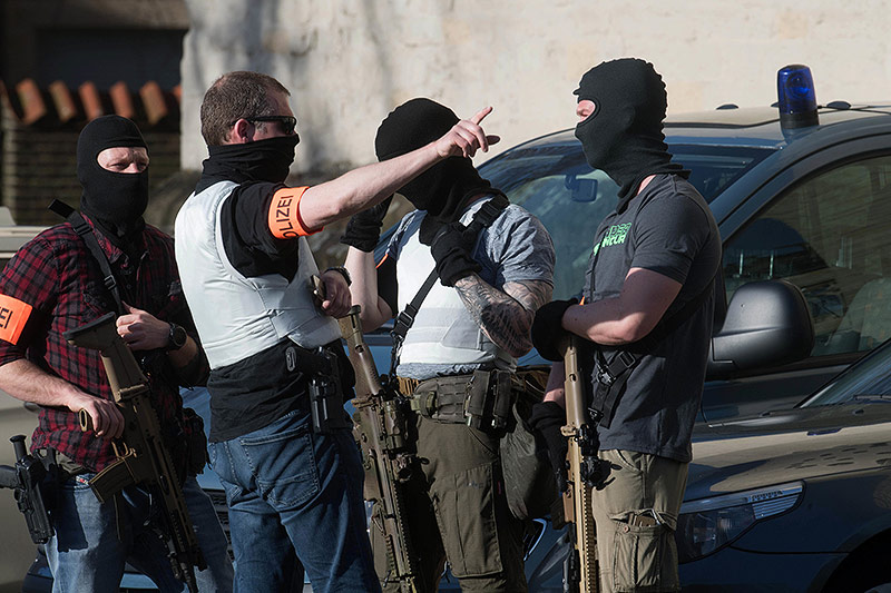 © APA/dpa/Bernd Thissen Polizeikräfte