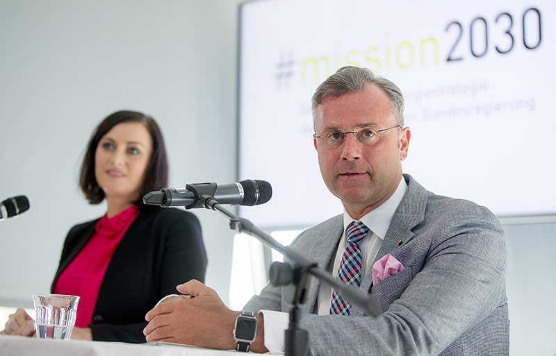 © APA/Georg Hochmuth Umweltministerin Köstinger (ÖVP) und Verkehrsminister Hofer (FPÖ)