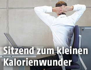 Gymnastikübungen im Büro