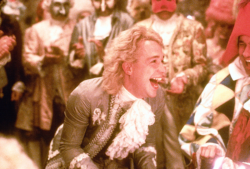 Filmszene aus "Amadeus" (USA 1984) mit Tom Hulce als Wolgang Amadeus Mozart