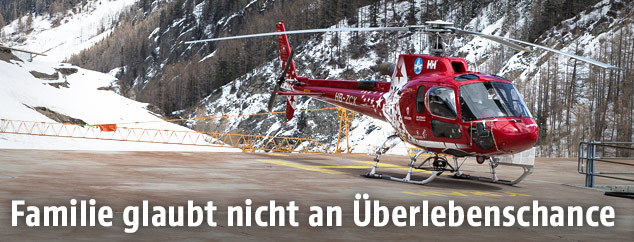Rettungshubschrauber im Ungl&uuml;cksgebiet