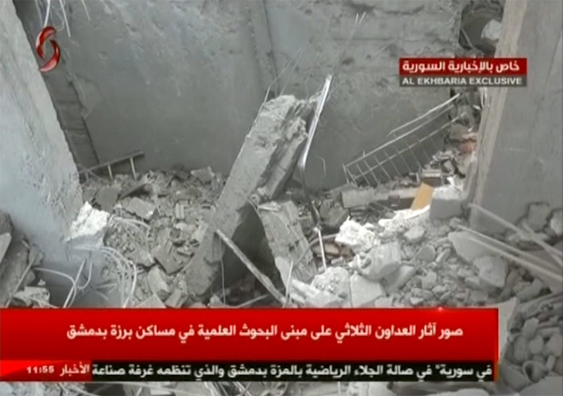 Zerstörung nach Raketenangriff im syrischen TV