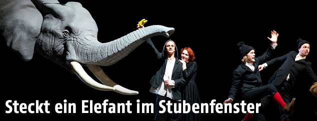 Szene aus "Der R&uuml;ssel"