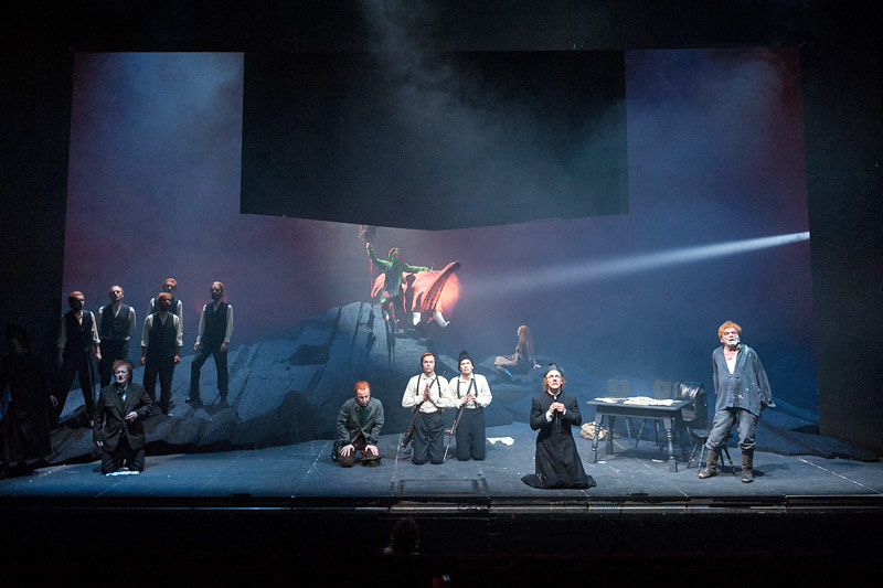 © Burgtheater/Reinhard Maximilian Werner Szene aus "Der Rüssel"