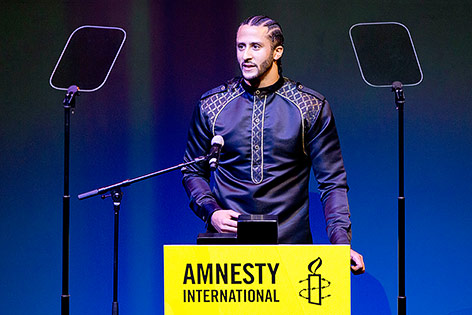 © APA/AP/Peter Dejong US-Footballspieler Colin Kaepernick wird von Amnesty International geehrt
