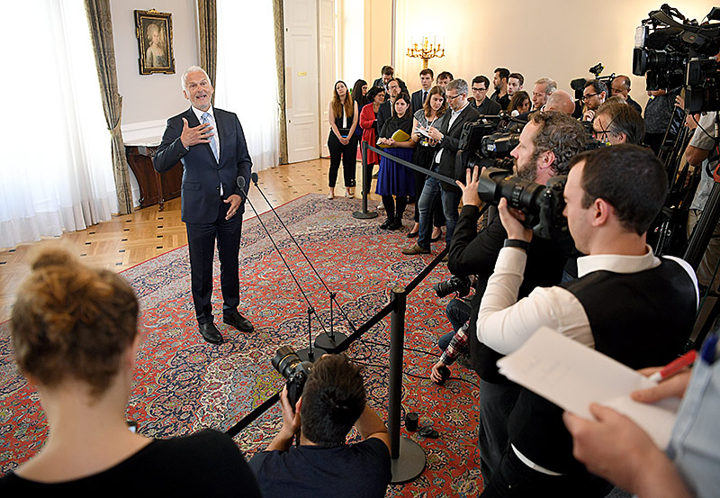 © APA/Roland Schlager Justizminister Moser vor der Presse