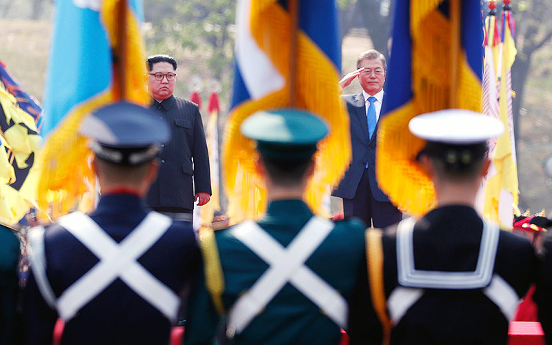 © APA/AFP Kim Jong Un und Moon Jae-in