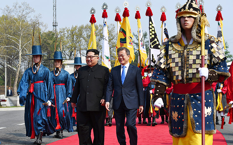 © APA/AFP Kim Jong Un und Moon Jae-in