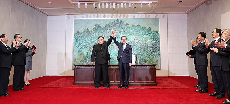 © Reuters/Korea Summit Press Pool Kim Jong Un und Moon Jae-in