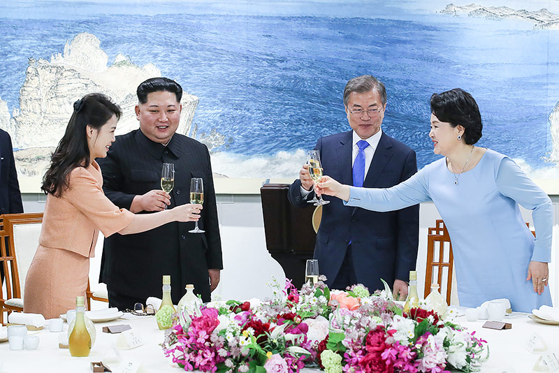 © APA/AFP/Korea Summit Press Pool Kim Jong Un und Moon Jae-in