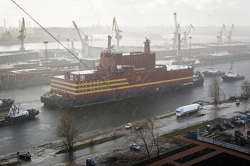Akademik Lomonosov