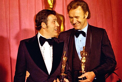 Produzent Philip D'Antoni und Schauspieler Gene Hackman mit Oscar-Statuetten im Jahr 1972