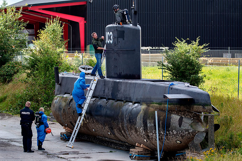 © APA/AP/Jacob Ehrbahn Ermittler durchsuchen Madsens U-Boot