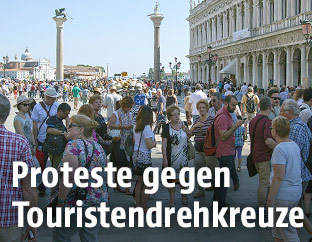 Touristen am Markusplatz