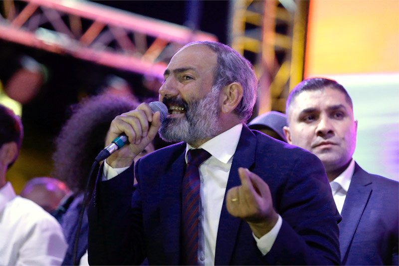 © APA/AP/Thanassis Stavrakis Der armenische Oppositionsführer Nikol Paschinjan