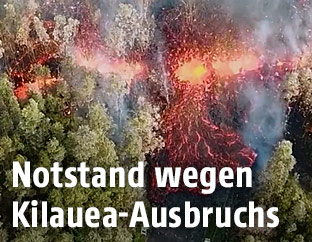 Lava strömt aus dem Boden