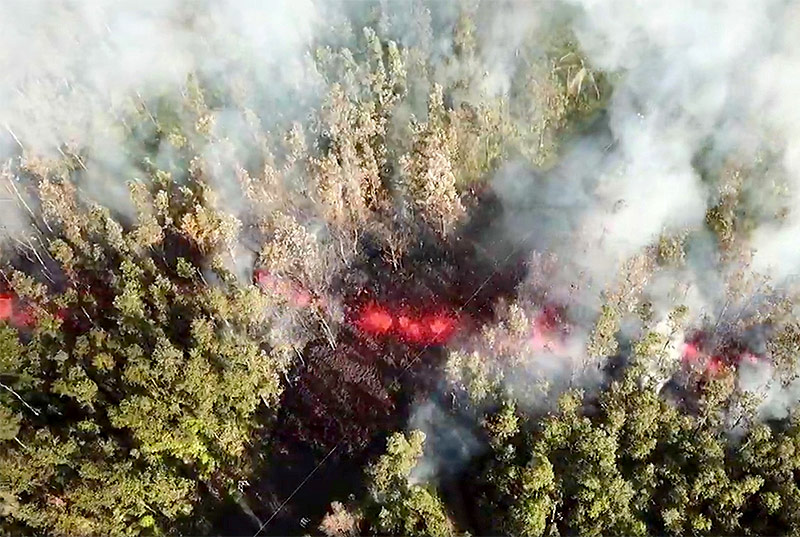 Lava strömt aus dem Boden