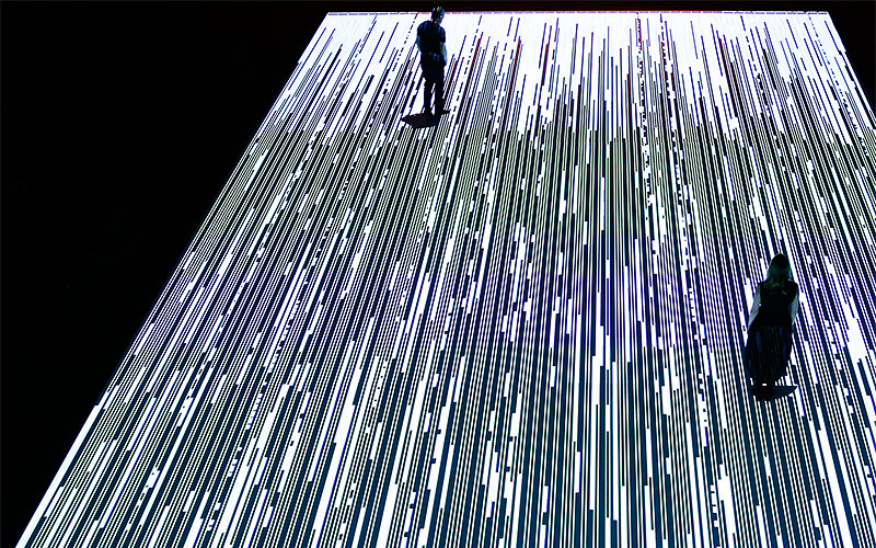 © Inés Bacher Eröffnung der Installation "micro/macro/ von Ryoji Ikeda