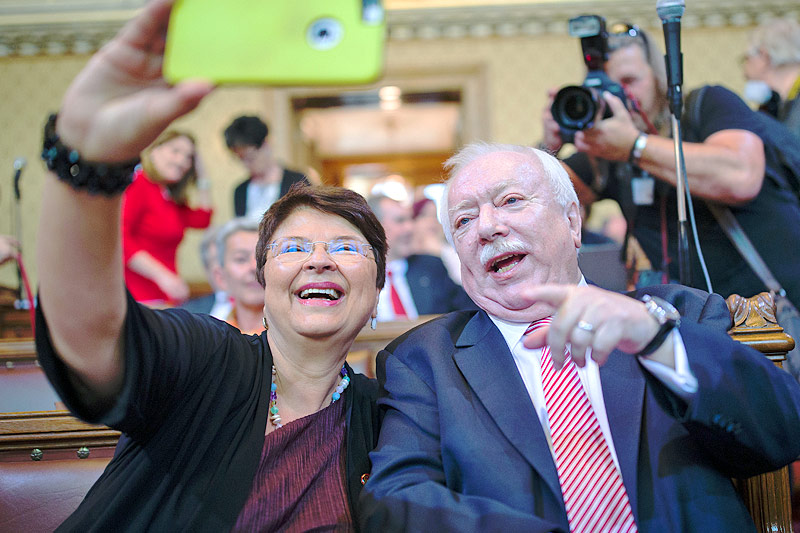 Renate Brauner macht ein Selfie mit Michael Häupl