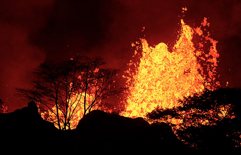 © AP/Honolulu Star-Advertiser/Jamm Aquino Lava-Fontainen bei Pahoa, Hawaii