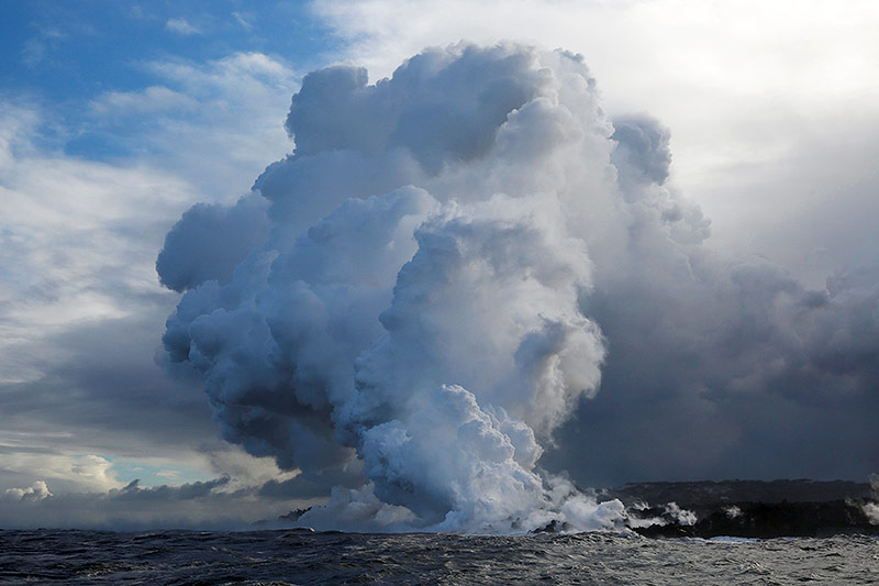© Reuters/Terray Sylvester Dicke Rauchschwaden an der Küste von Hawaii