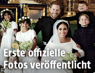 Offizielles Hochzeitsfoto von Meghan Markle und Prinz Harry mit Kindern der Royal Family