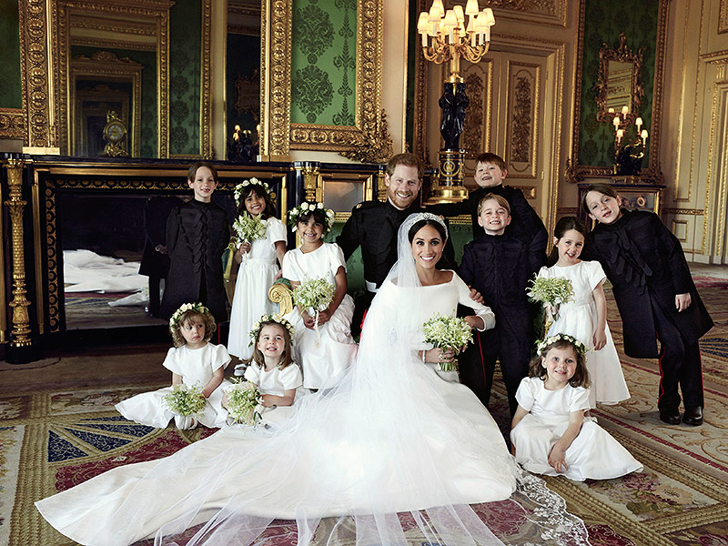 Offizielles Hochzeitsfoto von Meghan Markle und Prinz Harry mit Kindern der Royal Family