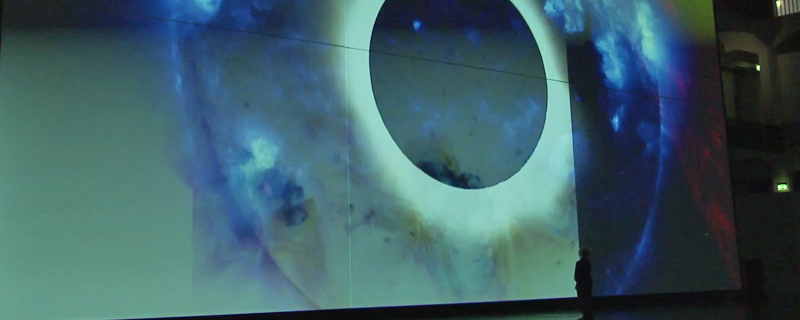 Einblick in die micro/macro-Installation von Ryoji Ikeda