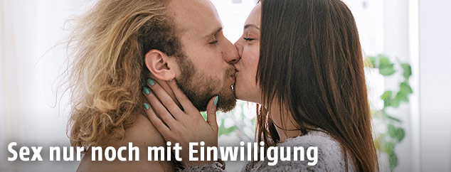 Ein küssendes Paar